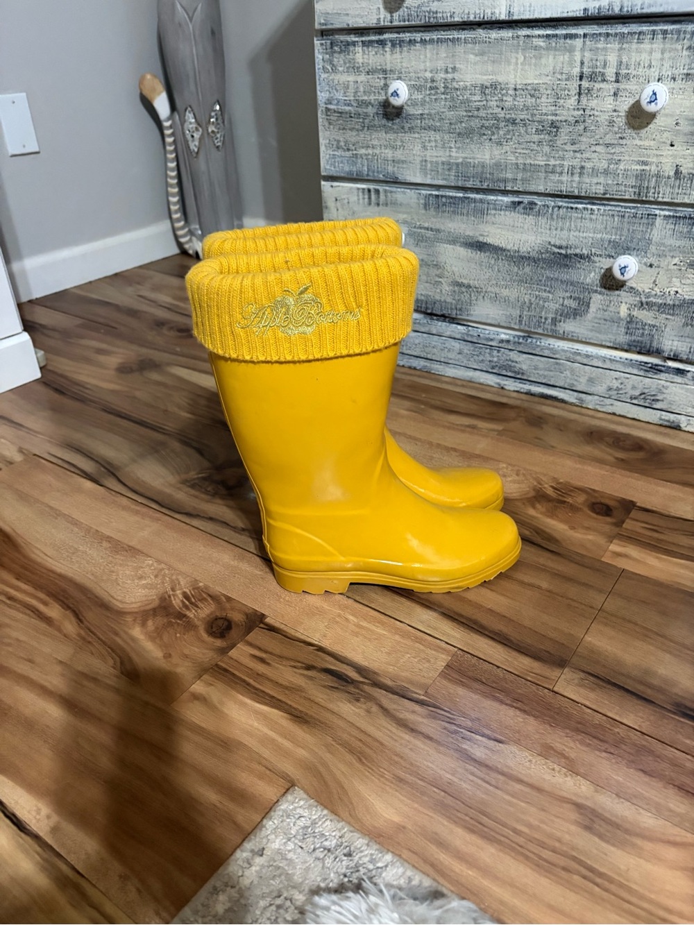 Apple Bottoms 🍎 Mustard Yellow Glossy Rain Boots with Knit Cuffs. Sz 9 - Picture 6 of 14